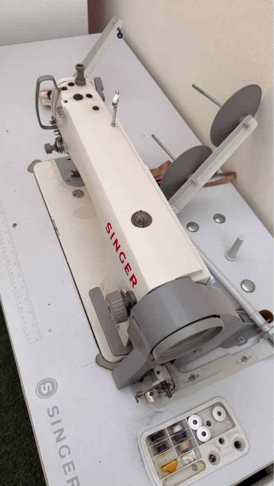sewing machines + cutting table - 2