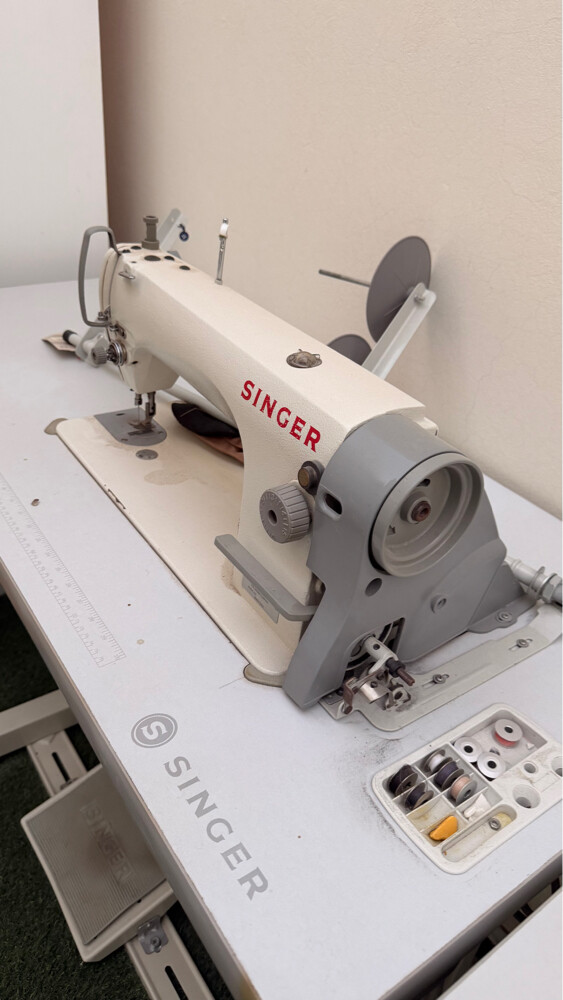 sewing machines + cutting table - 3