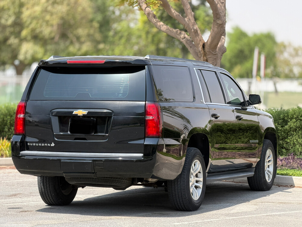 Chevrolet Suburban  - 3