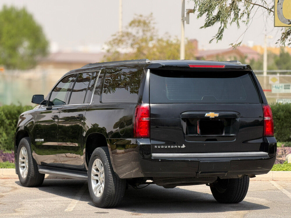 Chevrolet Suburban  - 6