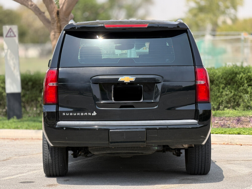 Chevrolet Suburban  - 5