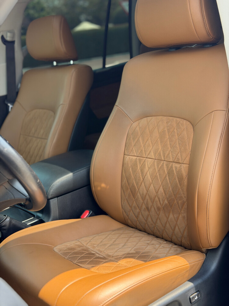 Toyota Land Cruiser GXR Grand  - 11