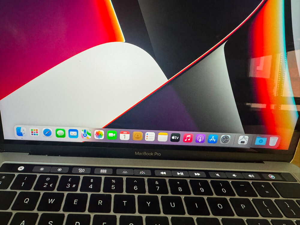 MacBook Pro 2020 Touch Bar USA - 1