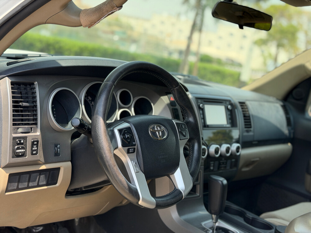 Toyota Sequoia  - 10