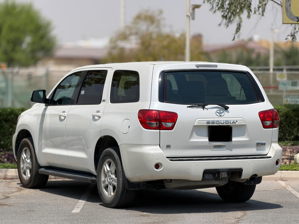 Toyota Sequoia  - 7