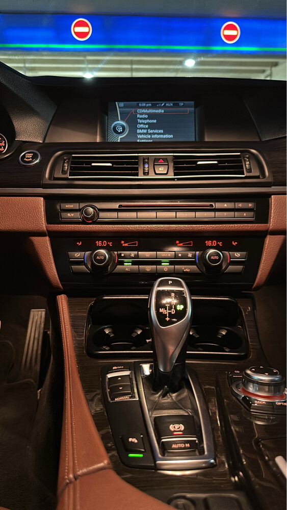 Bmw 523i 2012 low mileage  - 9