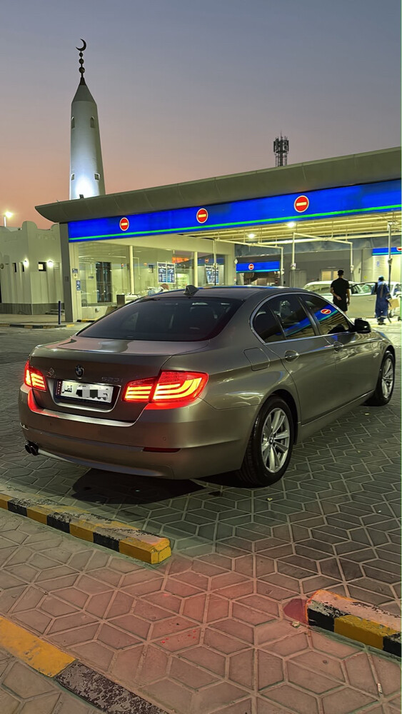 Bmw 523i 2012 low mileage  - 1