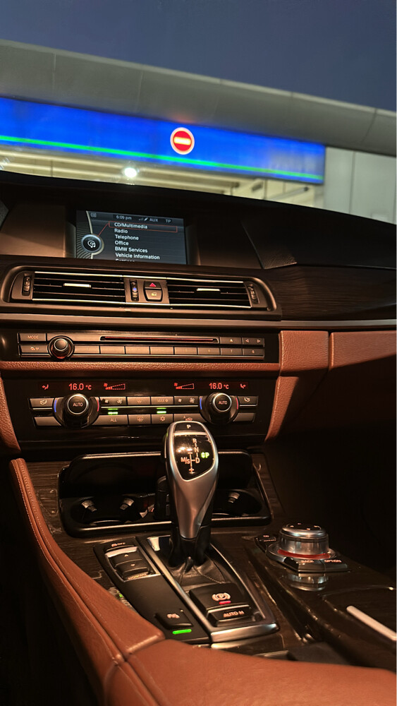 Bmw 523i 2012 low mileage  - 10