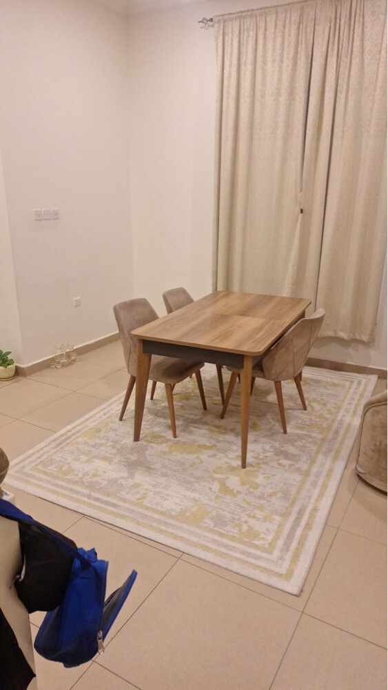 طاوله طعام استخدام ممتاز - 1