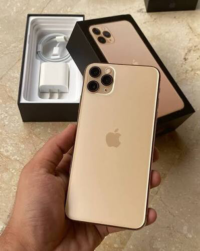 iPhone 11 Pro Max Gold 256GB USA - 1