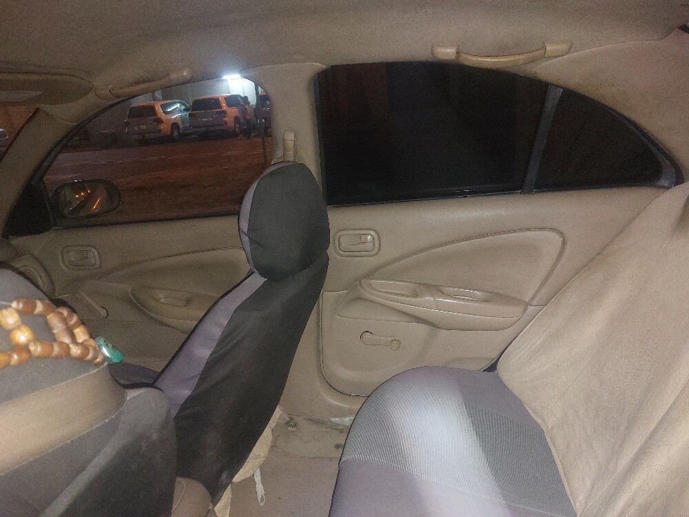 good condition con number 70639286 - 9