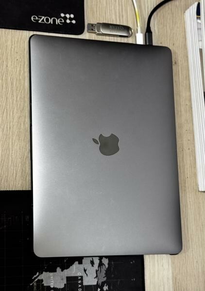 MacBook Pro M2 13 - 8GB RAM 512GB - 3