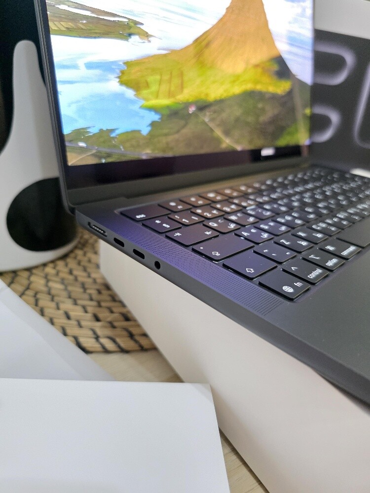 14" Macbook Pro M5 16/1TB Black - 4