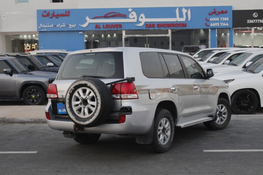 Toyota Land Cruiser GXR
Model 2008 - 4
