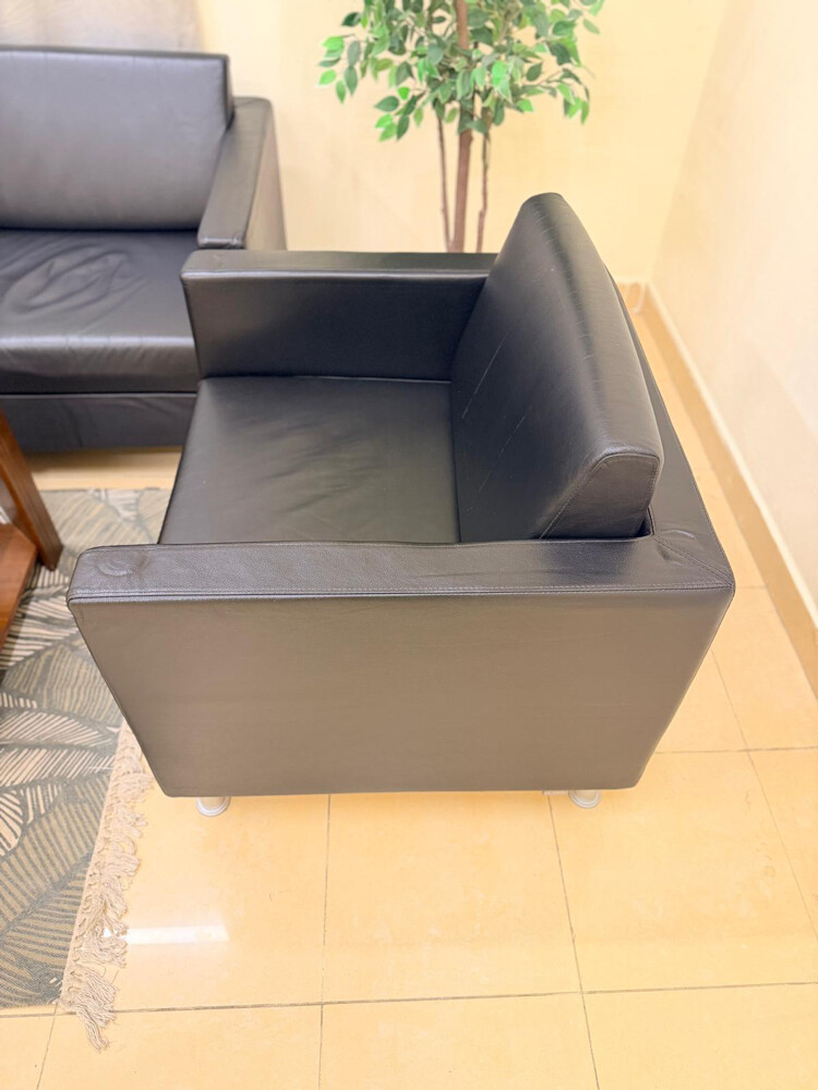used office sofa for sale Qatar - 4