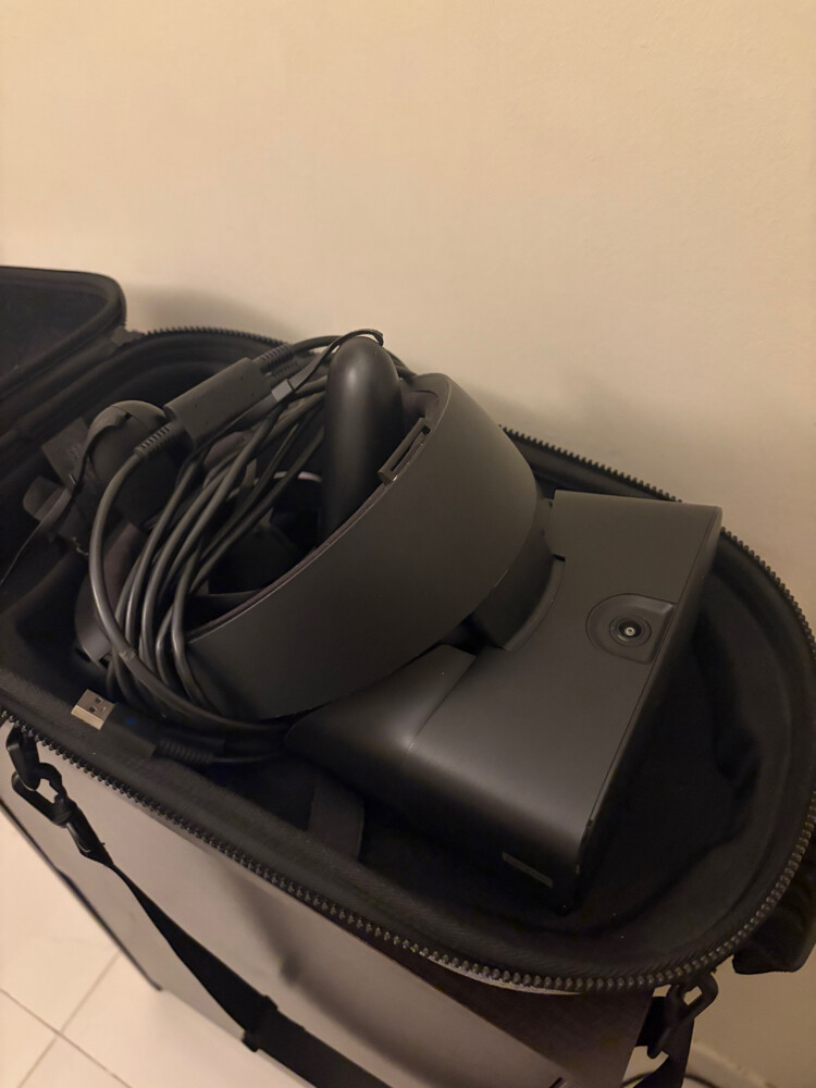 Oculus Rift S VR headset + Two Ocul - 1