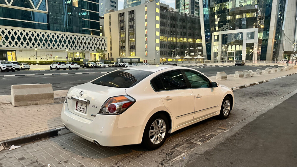nissan altima - 8