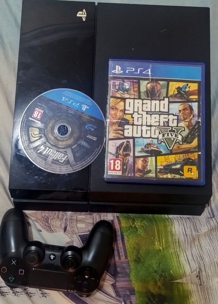 ps4 console - 2