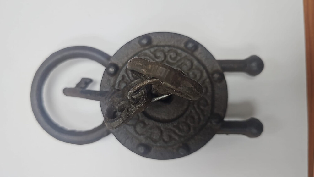 antique lock - 1