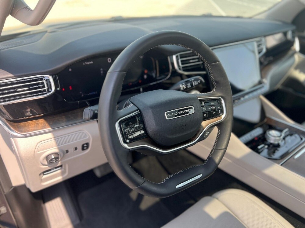 Jeep Grand Wagoneer 2023 - 4