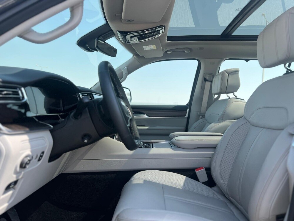Jeep Grand Wagoneer 2023 - 6