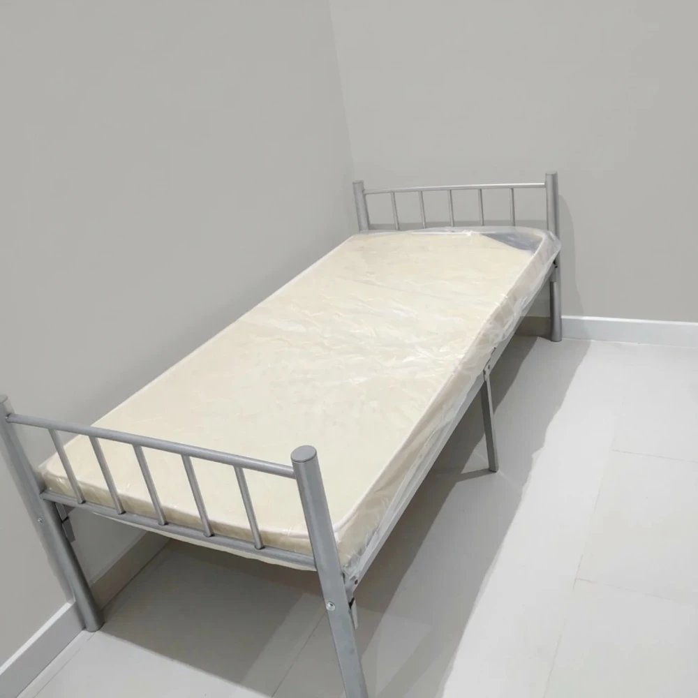 Single Bed or mattress available - 4