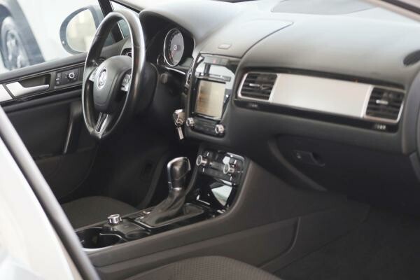VOLKSWAGEN  TOUAREG - 2014 - 8