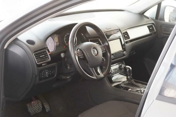 VOLKSWAGEN  TOUAREG - 2014 - 9