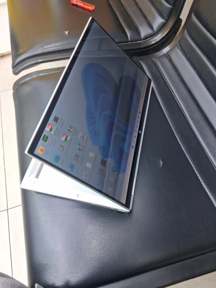 Hp elitebook 1040 g8. - 3