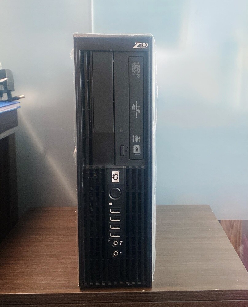 HP Z200 Computer
Intel Core i7 - 1