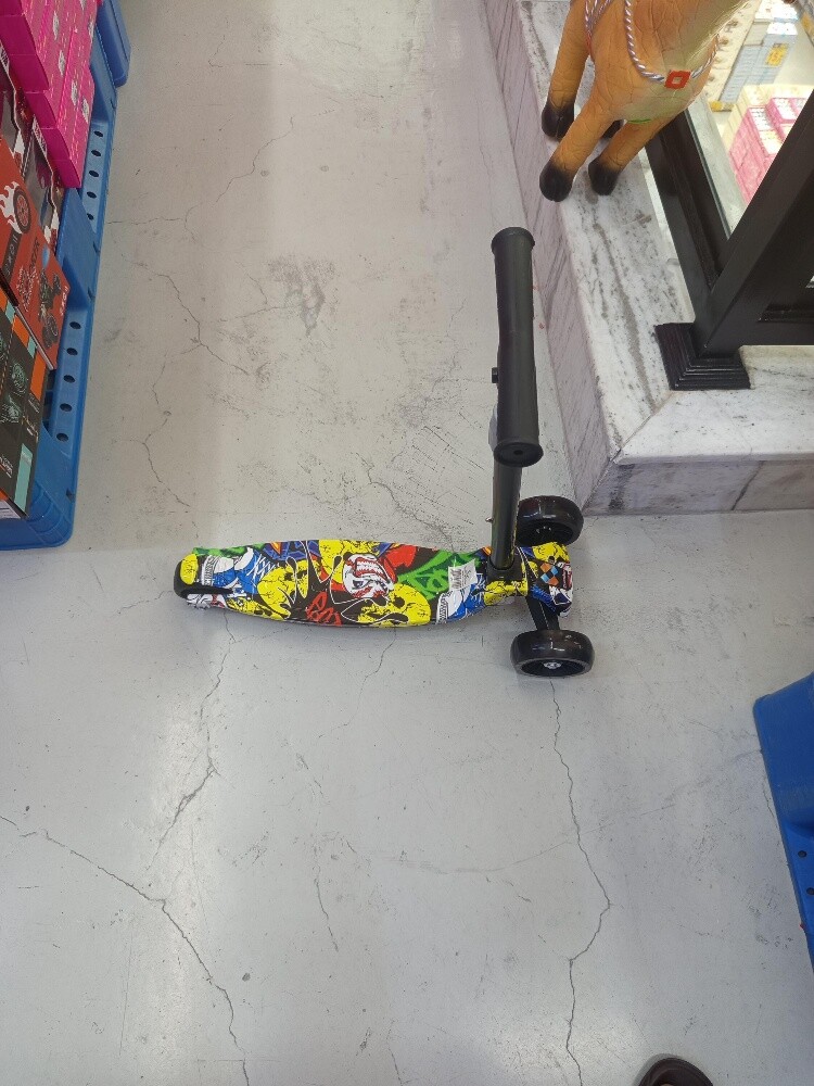 URGENT SELLING SCOOTER, SKATEBOARD - 4