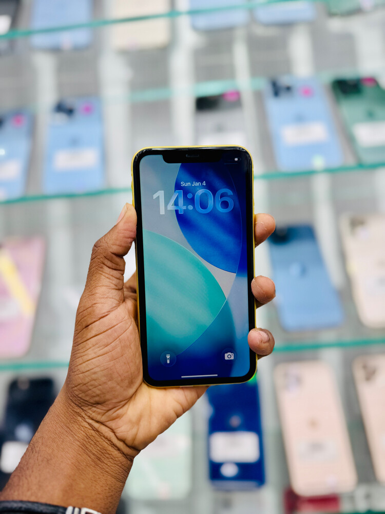iPhone 11  - 4