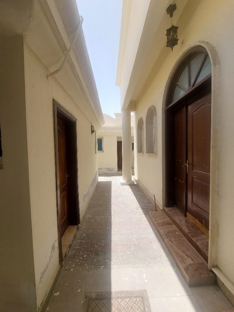 للبيع بيتين بالدحيل بسعر الارض - 9
