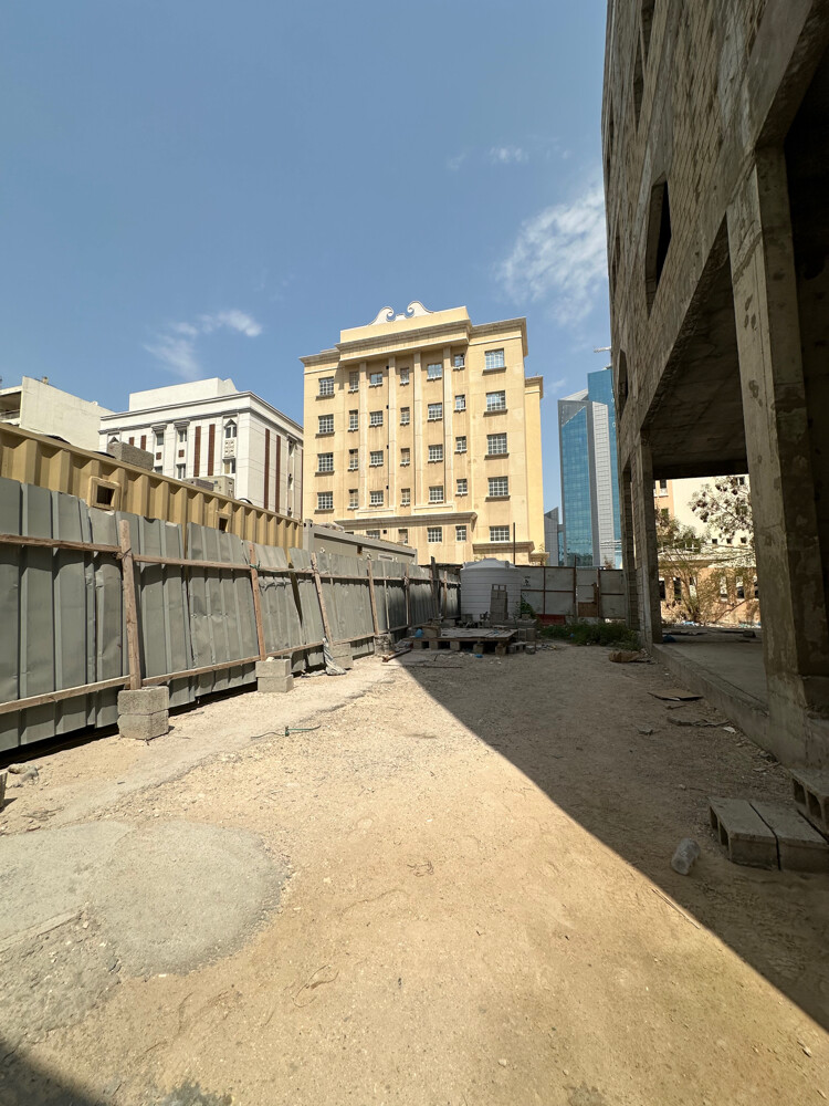 للبيع عمارة عظم السد على شارعين - 5