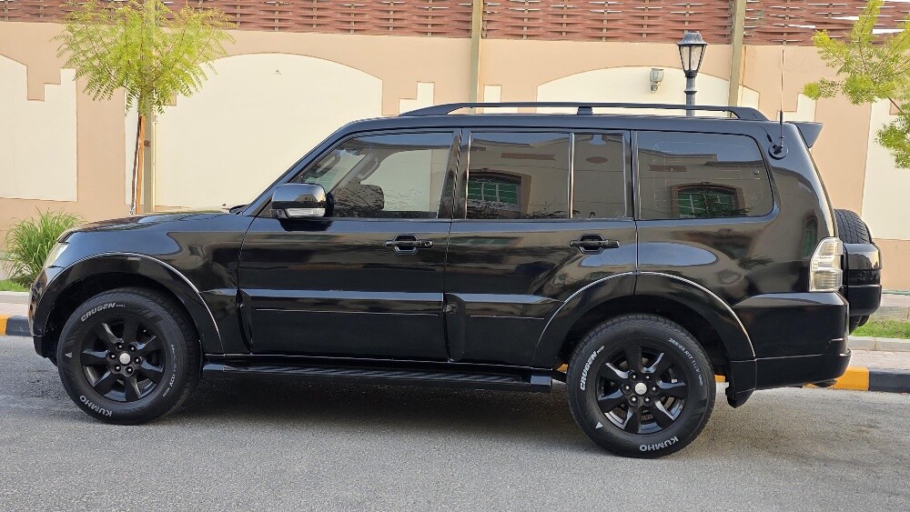 mitsubishi pajero 2009 full option - 11