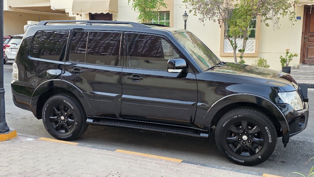 mitsubishi pajero 2009 full option - 9