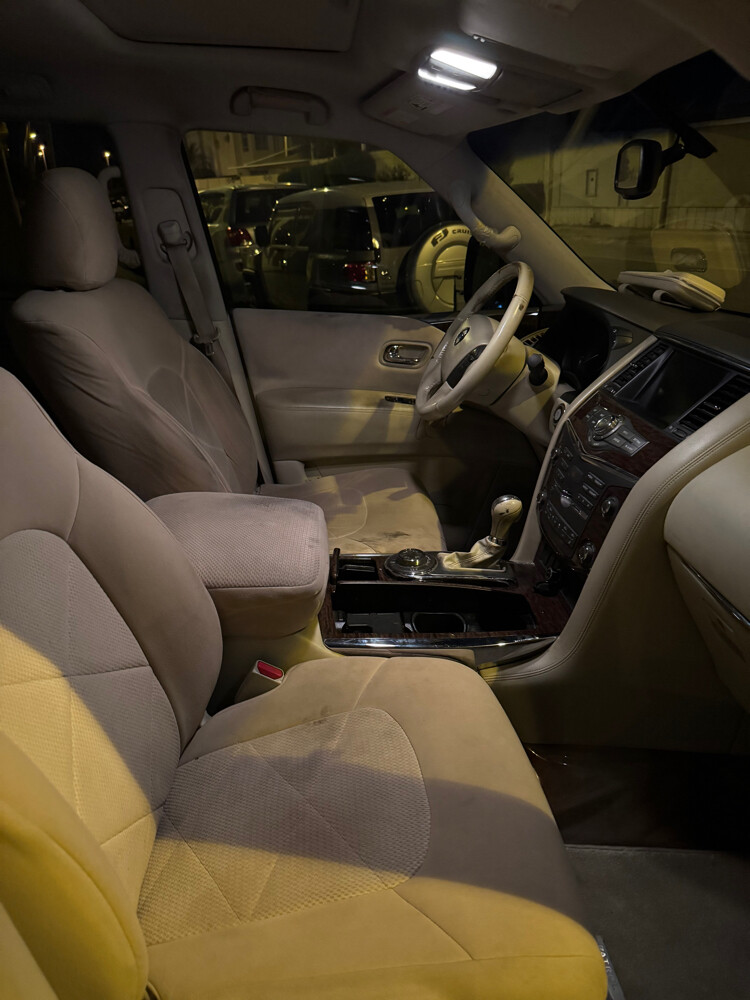 Nissan Patrol SE with sunroof. - 5
