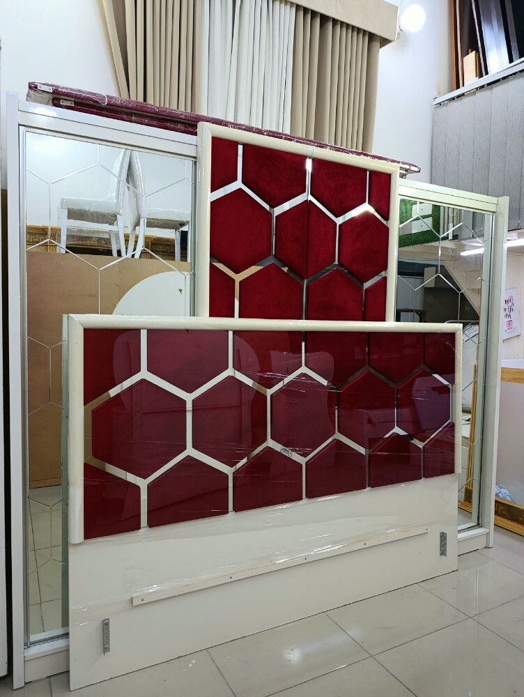 Sell Bedroom set. used good - 4
