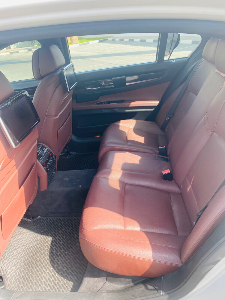BMW  - 7