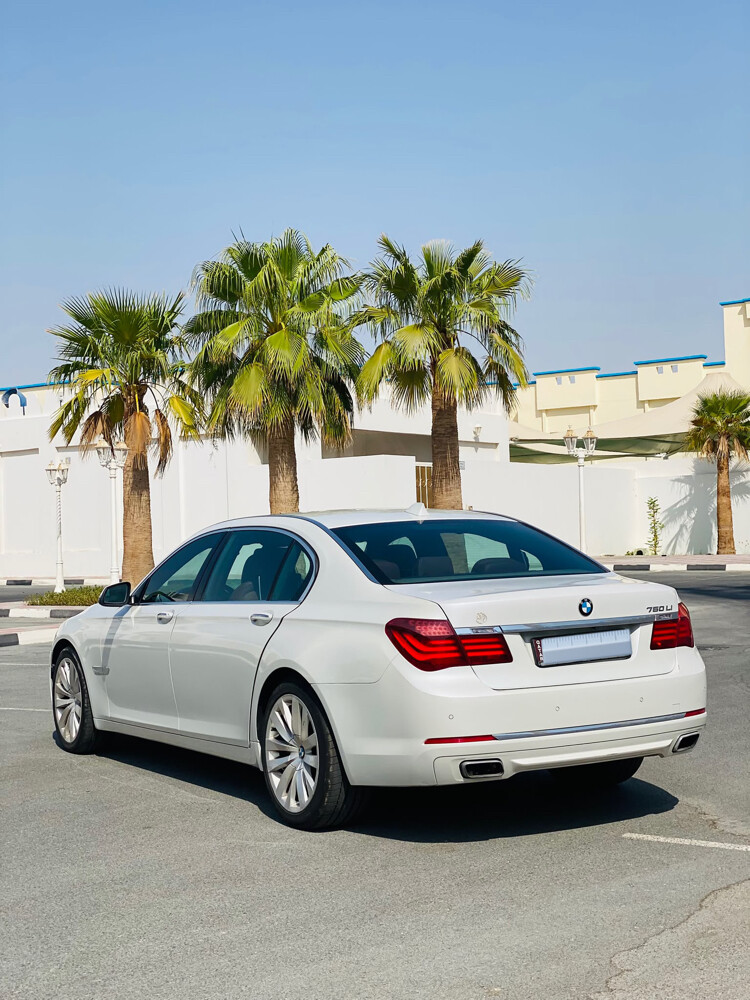 BMW  - 6
