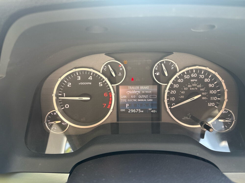 Toyota Tundra 2016 Great condition - 8