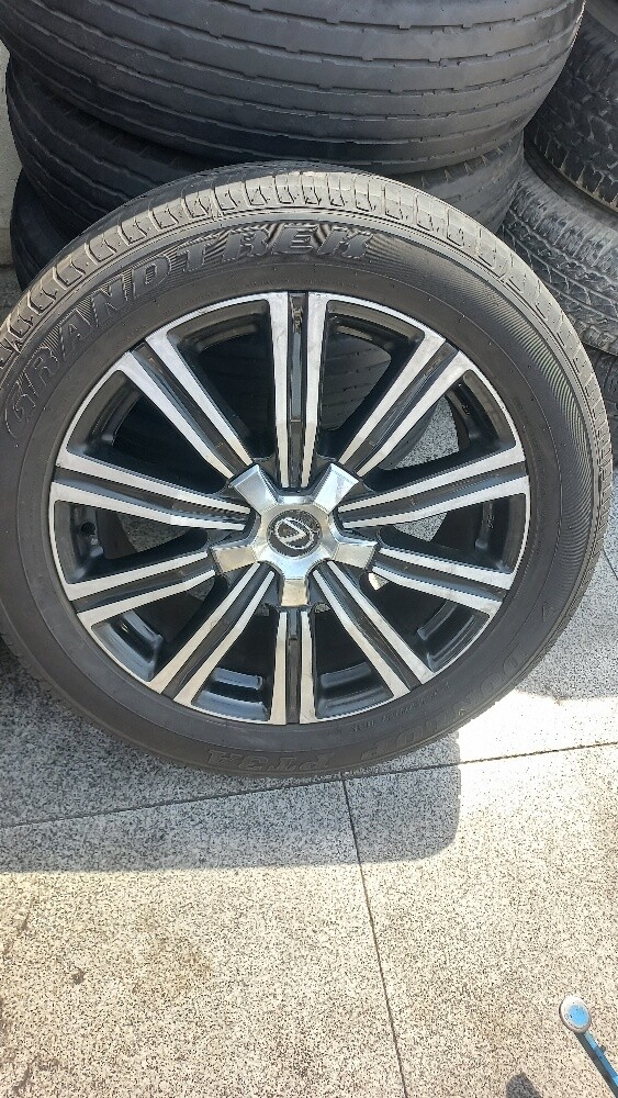 lexus original 21" Rim - 1