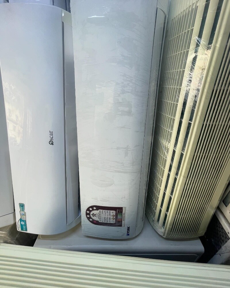 Selling buying split window AC - 4