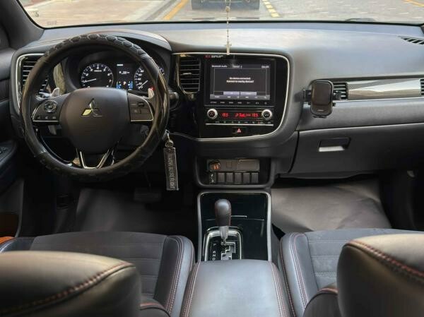 Mitsubishi Outlander - 5