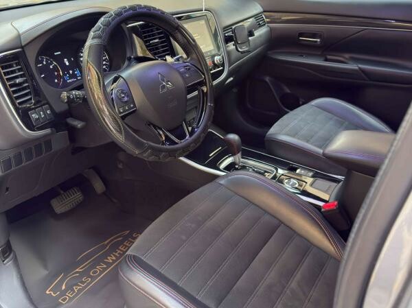 Mitsubishi Outlander - 4