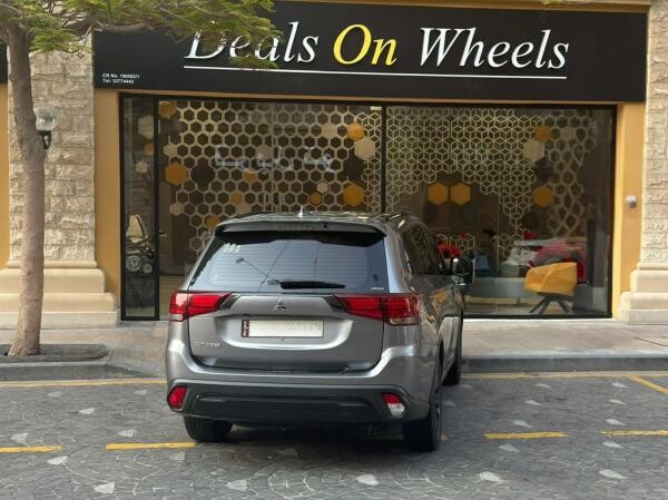 Mitsubishi Outlander - 2