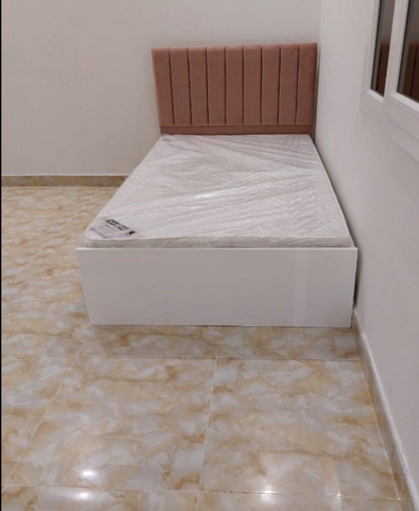 سرير مزدوج مع مرتبة للبيع - 1