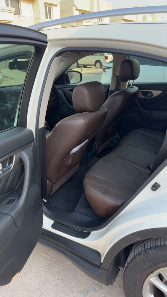 Infiniti QX70 - 6