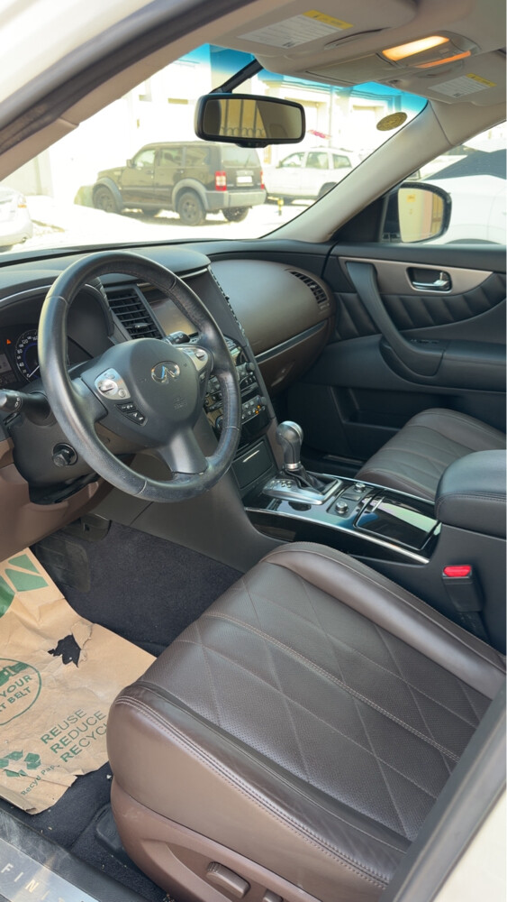 Infiniti QX70 - 4