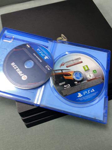 PS4 pro - 3